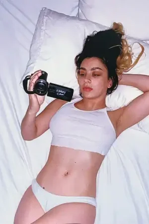 Charli XCX : How I’m Feeling Now LP, Album, RE, Cle (M / M) - Dig Vinyl Fresh Stock