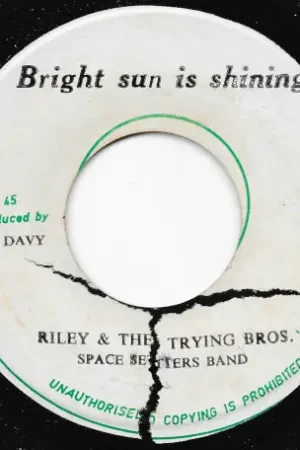 Bright Sun Is Shining / Ver Viral