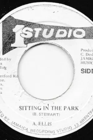 New Arrival Sitting In The Park / Ver